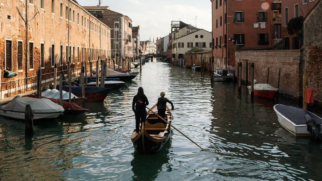 Rowing through Venice LGT
