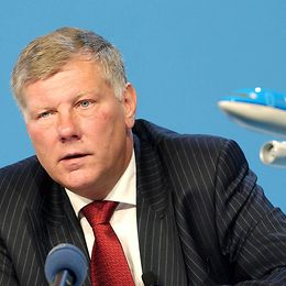 Leo van Wijk, damaliger CEO von KLM, bei einer Pressekonferenz zur geplanten Fusion von Air France und KLM
