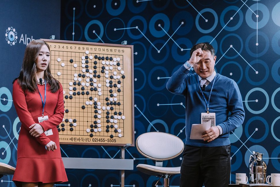 Koreanische Moderatoren zeigen sich ab dem Sieg von AlphaGo fassungslos