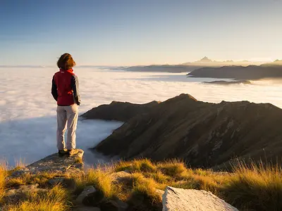 Mensch auf Berggipfel