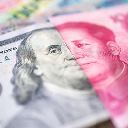 Reserve currencies: U.S.-Dollar vs. Renminbi.