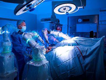 Robots in the operating room: How deep tech is revolutionizing medicine